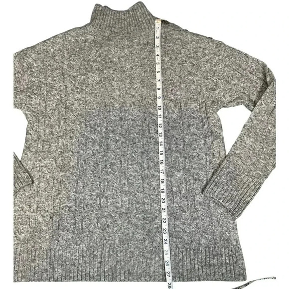 ST. John's Bay Women's Sweater Gray Beautiful Detailed Jewel Buttons  Size Large - Picture 8 of 11